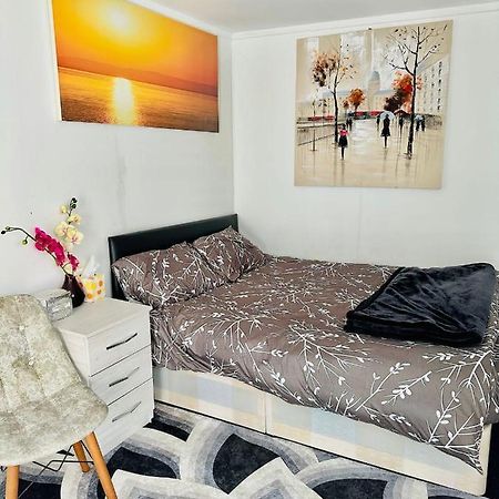 Jacob Apartment Sutton  Luaran gambar
