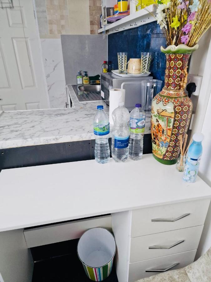 Jacob Apartment Sutton  Luaran gambar