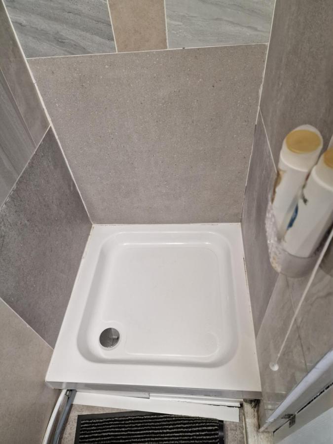 Jacob Apartment Sutton  Luaran gambar