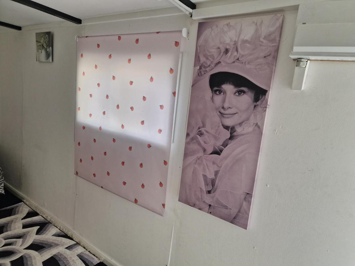 Jacob Apartment Sutton  Luaran gambar